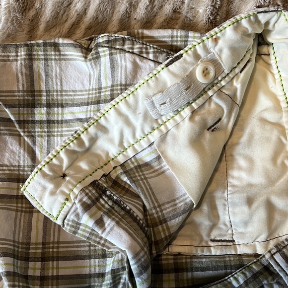 Boy’s Plaid Old Navy Bermuda Shorts - Picture 5 of 5